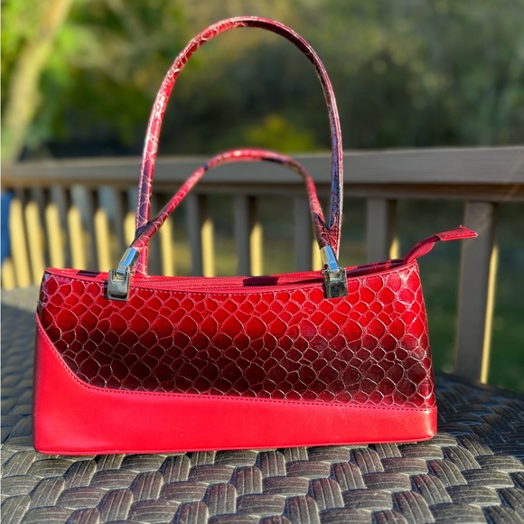 Handbags - Women’s Red and Black Faux Snakeskin Shoulder Bag Vintage Inspired